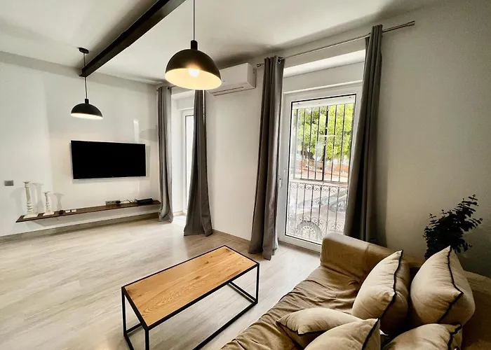 New! Cosy Two Bedroom Apartment By The Beach