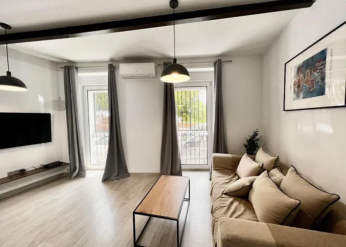 New! Cosy Two Bedroom Apartment By The Beach